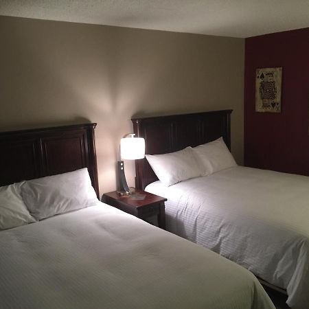 Jolly Giant Pub & Motel Willow Bunch Esterno foto