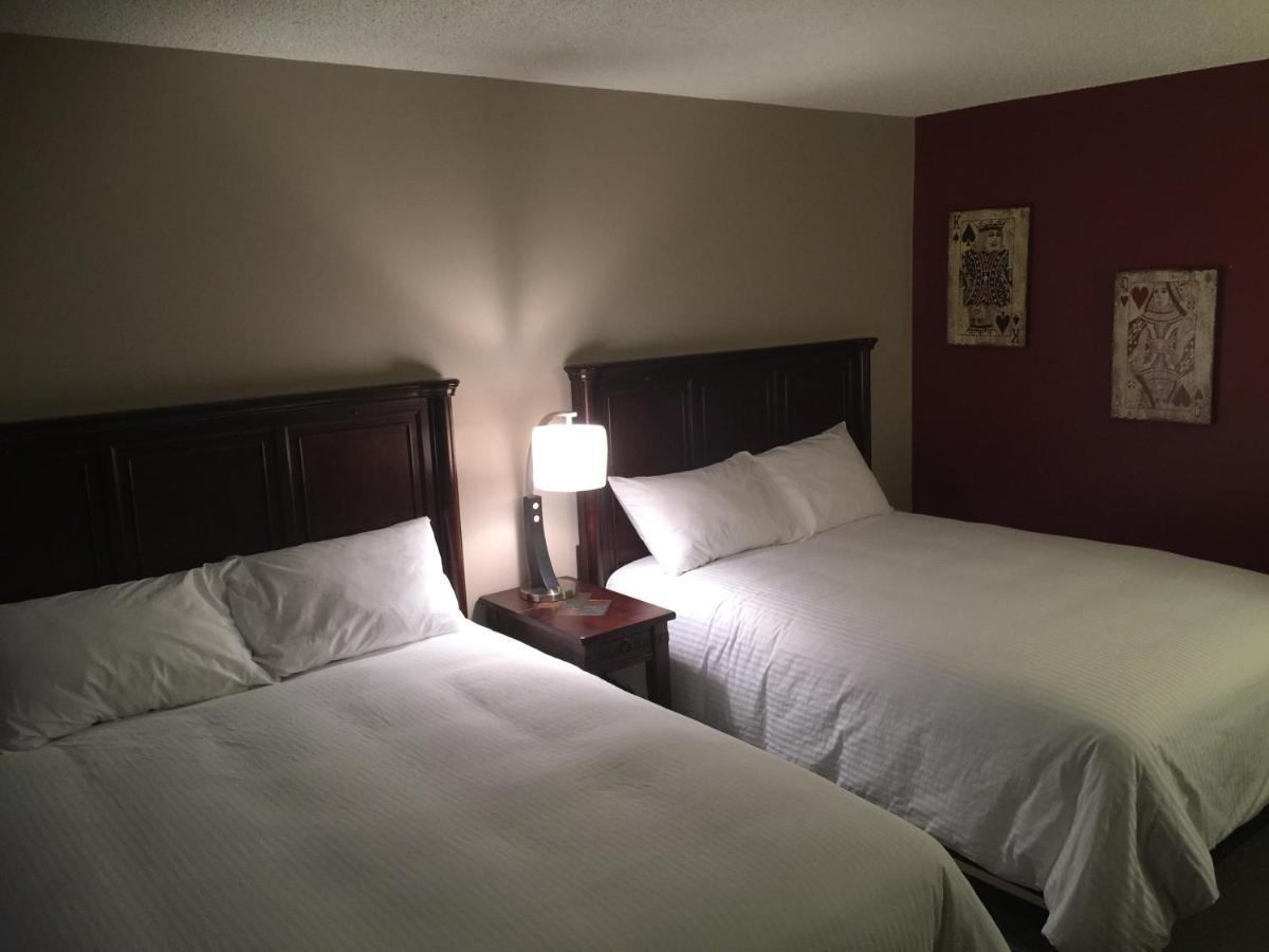 Jolly Giant Pub & Motel Willow Bunch Esterno foto
