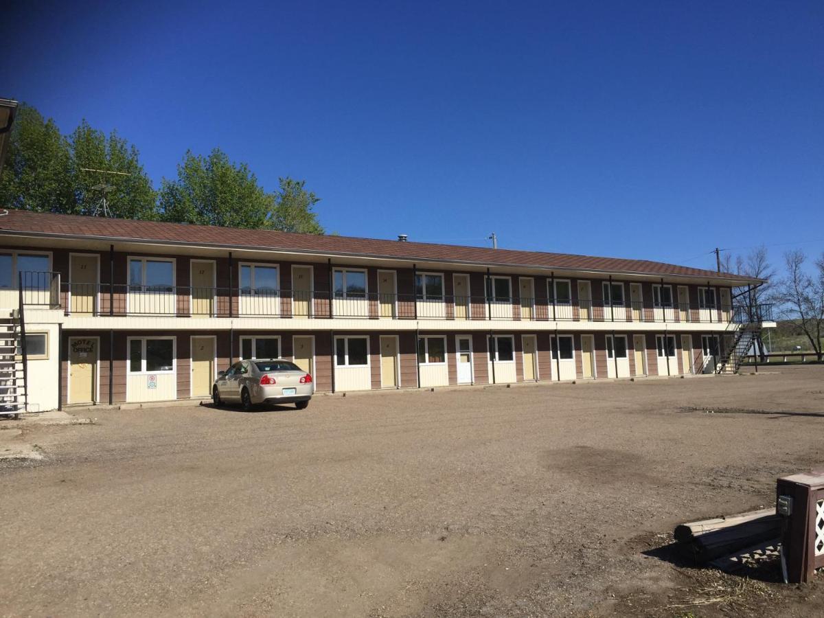 Jolly Giant Pub & Motel Willow Bunch Esterno foto