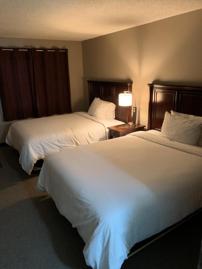 Jolly Giant Pub & Motel Willow Bunch Esterno foto