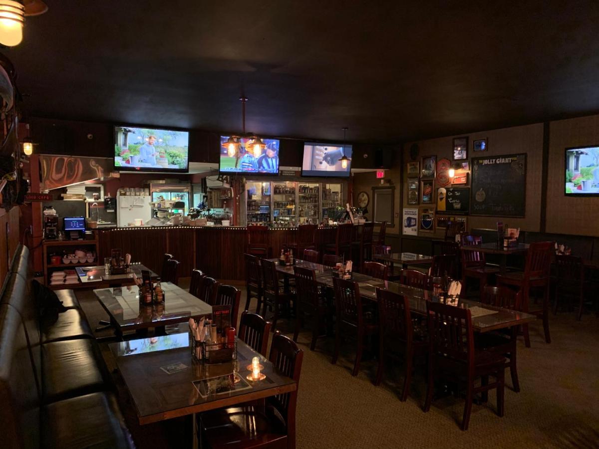 Jolly Giant Pub & Motel Willow Bunch Esterno foto